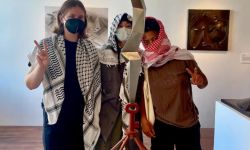 متحف أميركي يفصل موظفين بسبب الكوفية الفلسطينية